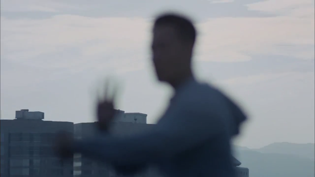 AIA Vitality 健康程式 2015 廣告 - 劉心悠、丁子高 [HD]_2015年11月22日 下午3.23.00.png